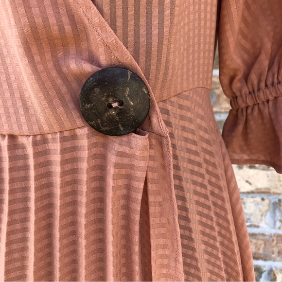 ASOS DESIGN Pleated In Self Stripe With Coconut Button Peach Wrap Midi Dress  10 - Picture 6 of 16